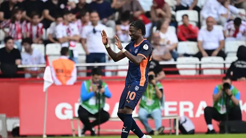 Başakşehir, Antalyaspor'u Deviriyor! Süper Lig'de Fırtına Gibi Esiyor