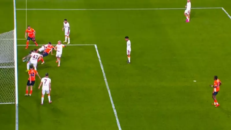 Başakşehir'in Zafer Rüyası Ofsaytla Yarıda Kaldı! Adana Demirspor Beraberliğe Zorladı