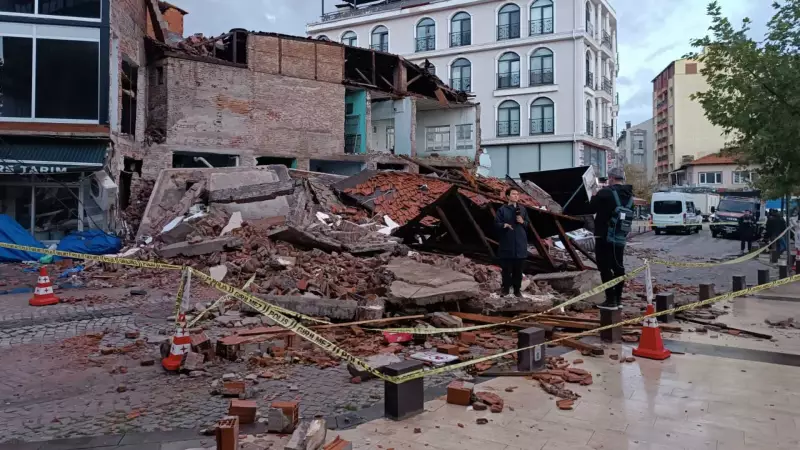 Balıkesir Depremi Sonrası Çarpıcı Görüntüler: Yerle Bir Olan Mahalleler ve Yardım Seferberliği