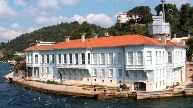 İBB Ekipleri Yalı Magandasına Karşı Barikat Kurdu! İşte O Anlar