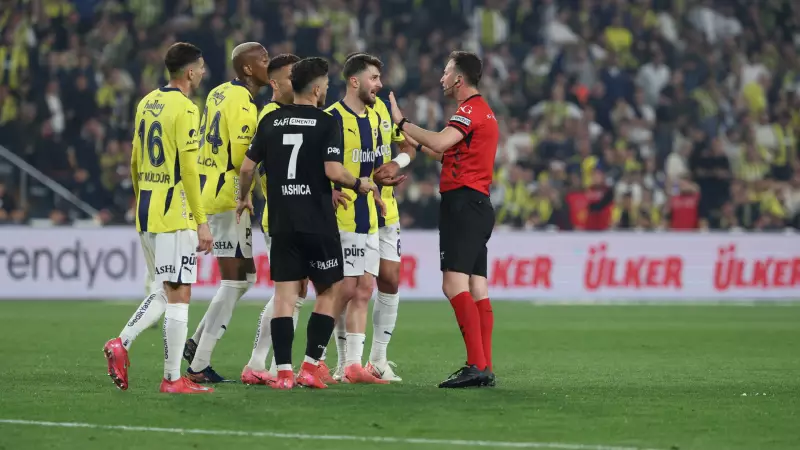 Beşiktaş - Fenerbahçe Derbisinde Goller ve Gerginlikler: Kartlar Havada Uçuştu!