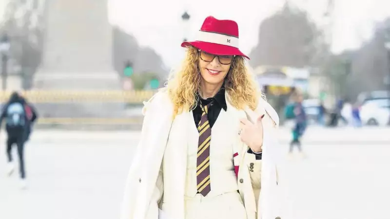 Beyazın Büyüsü: Kış Gardırobunuzu Bu Stil Tüyolarıyla Yenileyin!