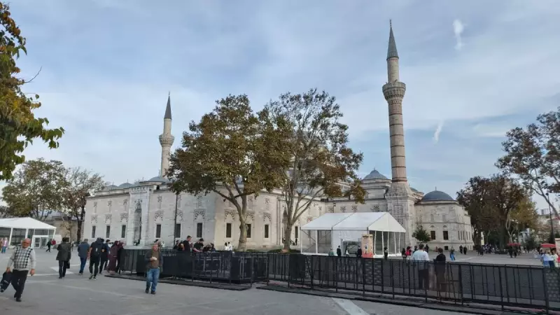 Beyazıt Camii Yanında Konser! Tepkiler Alevlendi: 'Kutsal Mekanın Huzurunu Bozmayın'