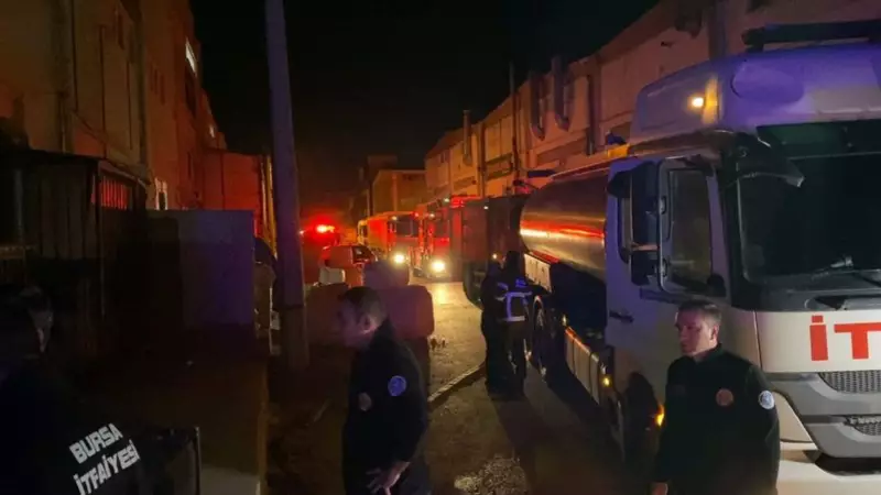 Bursa'da Mobilya İmalathanesinde Çıkan Yangın Büyük Tehlikeyi Atlattı!