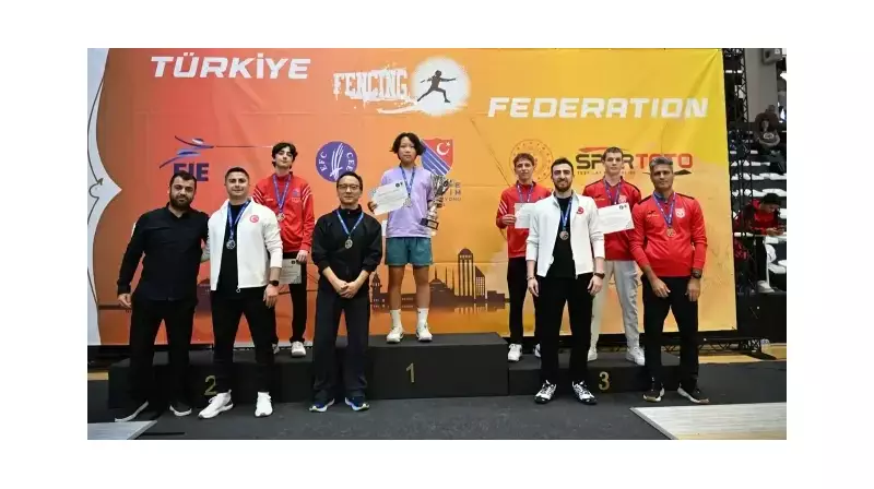 Cadet Circuit Kılıç Turnuvası'nda Heyecan Dolu Final! Türk Sporcular Madalyaları Topladı