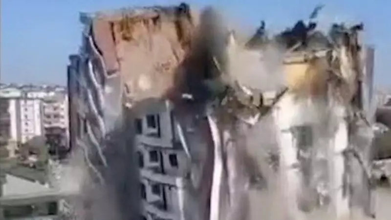 Diyarbakır'da 11 Katlı Binada Korkunç Çöküş: Yıkım Sırasında Yaşanan Feci Kaza