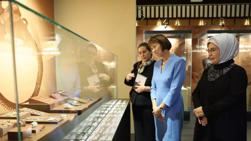 Emine Erdoğan'dan 'Arkeolojinin Altın Çağı' Sergisine Anlamlı Ziyaret: 'Geçmişimizle Gurur Duyuyoruz'