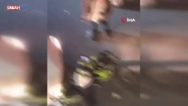 Esenyurt'ta Dehşet Anları: Yol Verme Kavgası Kadın Motosikletliyi Kaputunda Sürükledi!