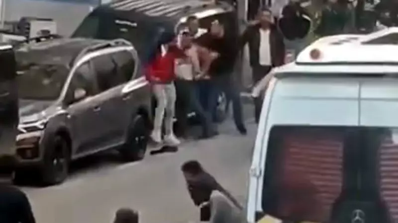 Esenyurt'ta Kanlı Aile Kavgası: Bıçaklar ve Sopalar Konuştu, 1 Ölü, 4 Yaralı
