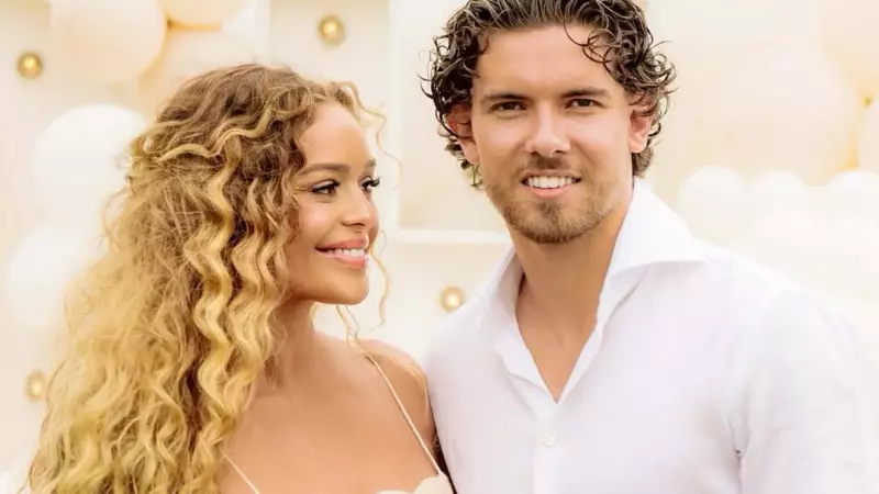 Ferdi Kadıoğlu'ndan Sera Vrij'e Anlamlı Jest: 'Bebeğimizi Taşıdığın Her Gün İçin Bir Gül'