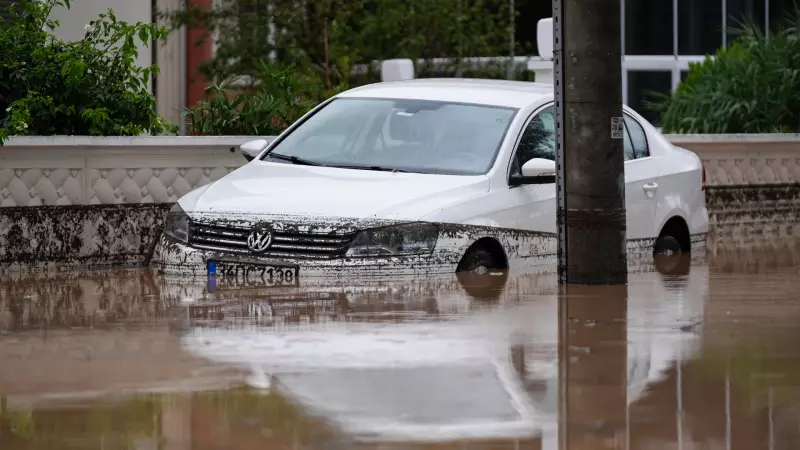Foça'yı Sel Aldı! Metrekareye 144 Kilo Yağış Düştü, Hayat Durdu