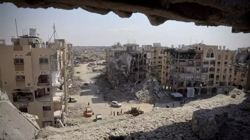 Gazze'de Yürek Burkan Görüntü: Hamas Enkaz Altından 2 Rehbenin Cenazesini Çıkardı!