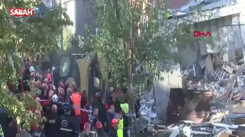 Gebze'de 7 Katlı Binada Korkunç Çökme: 5 Kişilik Aile İçin Umutla Çalışıyorlar