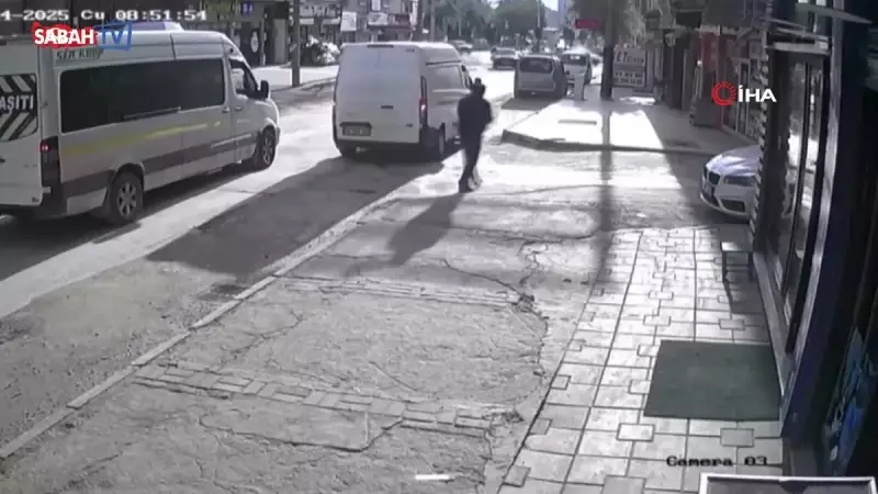 Geri Manevra Dehşeti! Yayayı Adeta Yere Seren O Anlar Kamerada