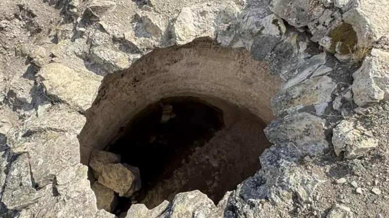 Gevhernik Kalesi'nde Tarihi Keşif: 1500 Yıllık Mezar Odası Gün Yüzüne Çıkarıldı!