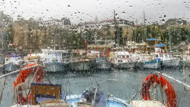 Gökçeada ve Bozcaada'ya Fırtına Engeli: 3 Sefer İptal!