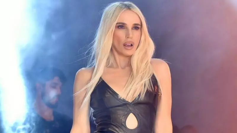 Gülşen'den Hayranına Sert Tepki: Sahneye Para Atana Göz Açtırmadı!