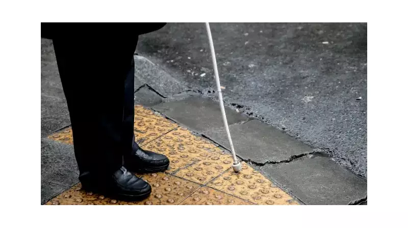 Görme Engelliler İsyan Ediyor: 'Şehirlerimiz Bizim İçin Karanlık!'