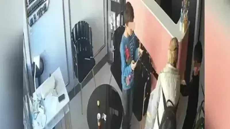 Güzellik Merkezinde Müşteri Kılığında Hırsızlık! Çocukları İterek Kaçtı