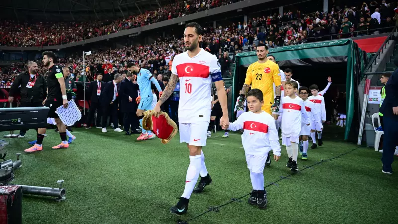 Hakan Çalhanoğlu'ndan Tarihi Başarı: 100. Maça Özel Plaketle Taçlandı!