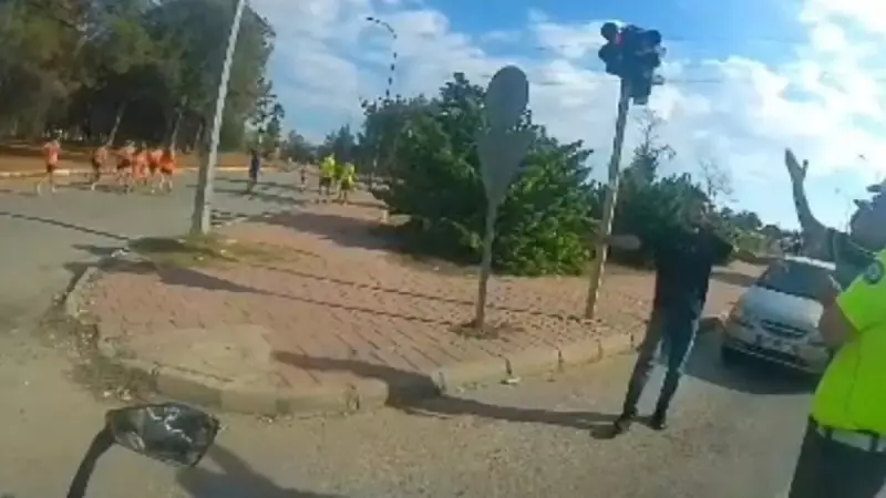 Halk Koşusu Yolunu Kapatan Sürücüler, Koşucularla Kavga Etti! İşte Olayın Şok Edici Detayları
