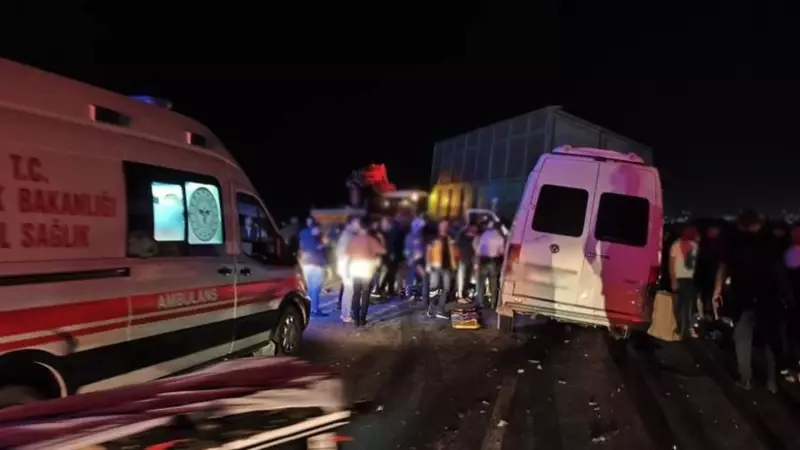 Hatay'da Korkunç Kaza: İşçi Servisi ile Traktor Çarpıştı! 14 Yaralı