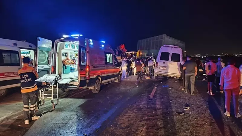 Hatay'da Traktör ve Minibüs Korkunç Kaza Yaptı: 15 Yaralı!
