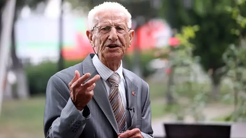 Huzurevinde Bir Assolist: Cemal Dede'nin Şarkıları Hem Ağlatıyor Hem Güldürüyor!