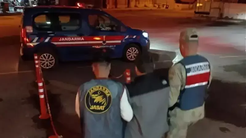 Jandarma Kıskacında! Aranan Şahıs Samsun'da Son Anda Yakayı Ele Verdi