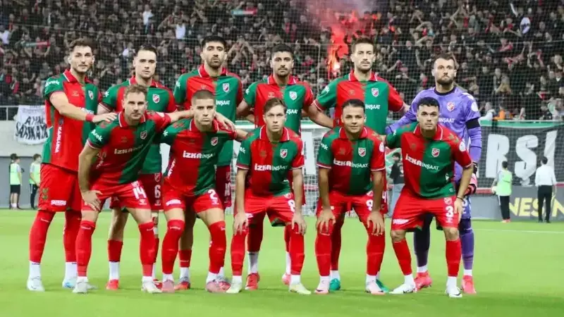 Karsiyaka'nın Savunma Duvarı: İncelikli Bir Futbol Şöleni!