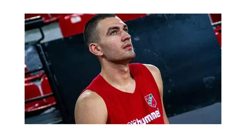 Karşıyaka'da Bomba Transfer! Naumoski Artık Yerli Statüsünde Oynayacak