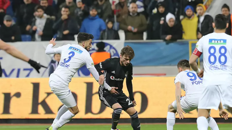 Kasımpaşa - Beşiktaş Maçı Nefes Kesecek! İşte Canlı Yayın Bilgileri ve Muhtemel 11'ler
