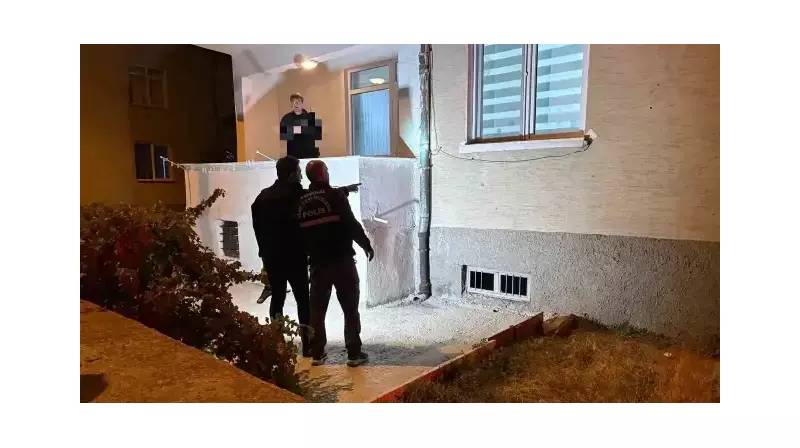 Kayseri'de Gece Yarısı Kurşun Yağmuru! Evde Kimse Olmaması Büyük Faciayı Önledi