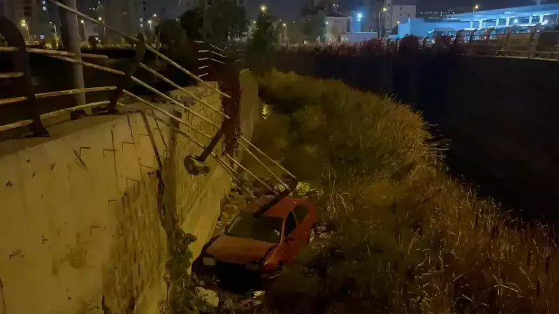 Kayseri'de İnanılmaz Kaza: Araç Kanala Uçtu, Sürücü Mucizevi Şekilde Kurtuldu!