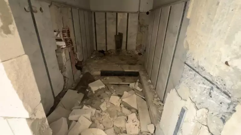 Kentsel Dönüşüm Çıkmazında Evsizlerin Mesken Tuttuğu Bina İlginç Bir Manzara Sergiliyor