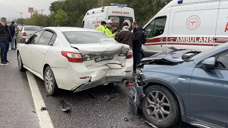 Kocaeli'de Zincirleme Kaza: 5 Araç Birbirine Girdi, Çocuk Yaralı!