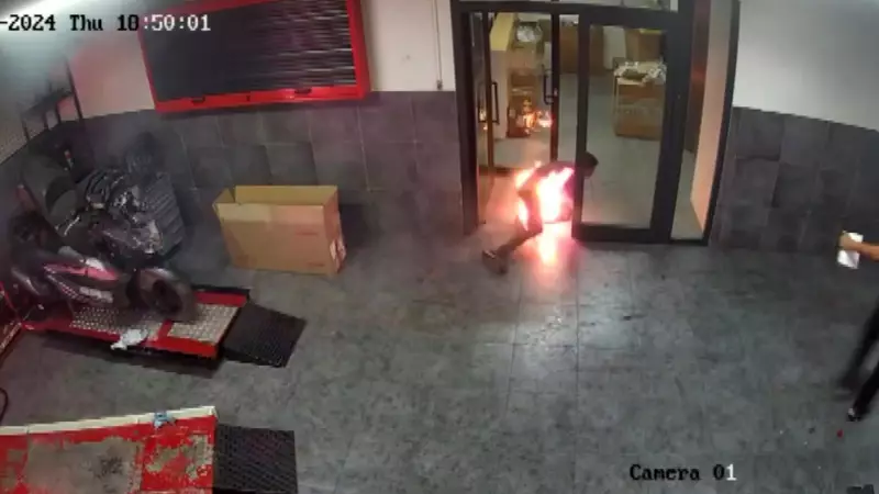 Korkunç İddia: 15 Yaşındaki Genç, Arkadaşını Benzinle Ateşe Verdi!