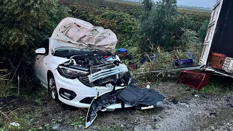 Korkunç Kaza: Devrilen Kamyonet Karşı Şeritteki Araçla Çarpıştı! 2 Can Gitti, 3 Yaralı