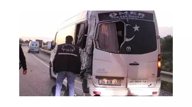 Korkunç Kaza: Emniyet Şeridinde Bekleyen İşçi Servisine Kamyon Çarptı, 1 Can Gitti!