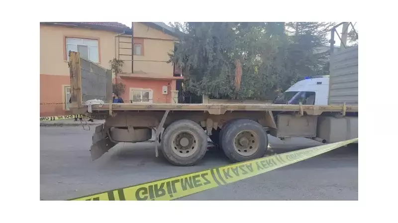 Korkunç Kaza: Kamyon ile Motosiklet Burun Buruna Çarpıştı! Ölü ve Yaralılar Var