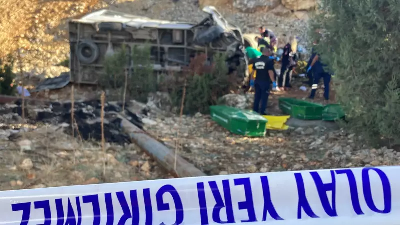 Korkunç Kaza: Midyat'ta Otomobil ile Minibüs Çarpıştı, 7 Can Gitti!