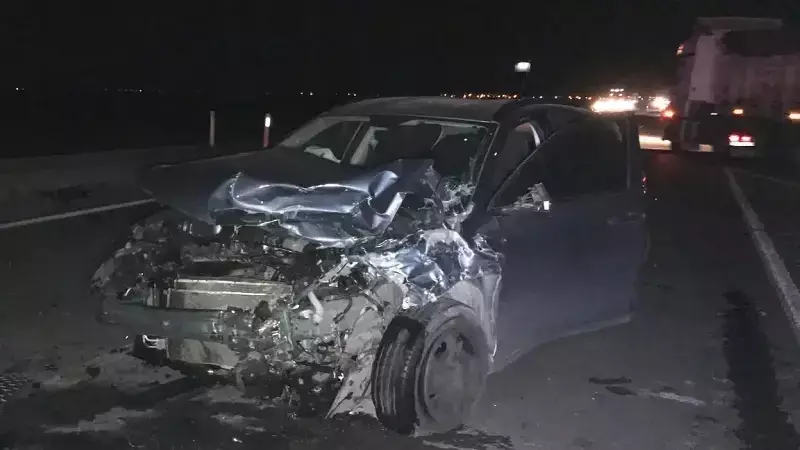 Korkunç Zincirleme Kaza! 3 Araç Birbirine Girdi, 6 Yaralı - İzmir'de Feci Sahne