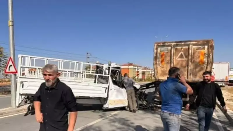 Malatya'da Feci Kaza: Minibüs ile Hafriyat Kamyonu Çarpıştı, 1 Kişi Hayatını Kaybetti