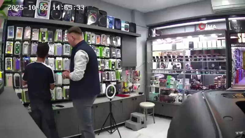 Marmara'da Deprem Paniği: Bursa'da Telefoncu Dükkanında Korku Dolu Anlar Kamerada