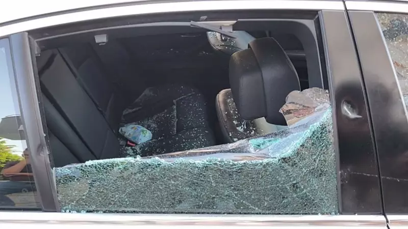 Mersin'de Sokak Ortasında Dehşet! Sopa ve Demirlerle Araçları Parçaladılar