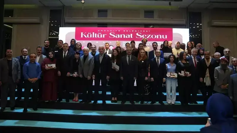 Ümraniye'de Kültür Rüzgarı Esti! 2025-2026 Sezonu Muhteşem Ödül Töreniyle Start Aldı