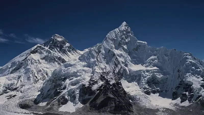 Nepal'de Buz Devri: Dağcılar Ölümle Burun Buruna Geldi, Panik İçinde Kaçıştılar!