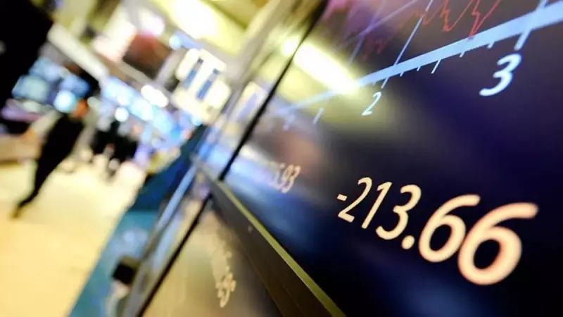 New York Borsası Fırtına Öncesi Sessizliğinde: Dolar ve Faiz Kıskacında Düşüş Rüzgarları Esiyor
