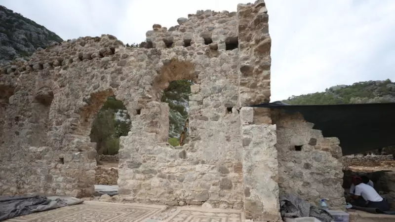 Olympos'ta 1800 Yıllık Hamam Keşfi: Antik Kentte Muhteşem Buluntu!