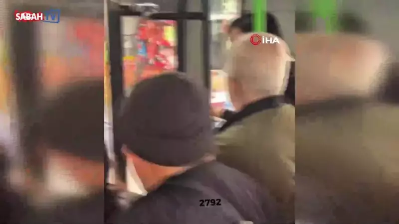 Pendik'te Halk Otobüsünde Bastonlu Kavga! Görüntüler Sosyal Medyayı Salladı